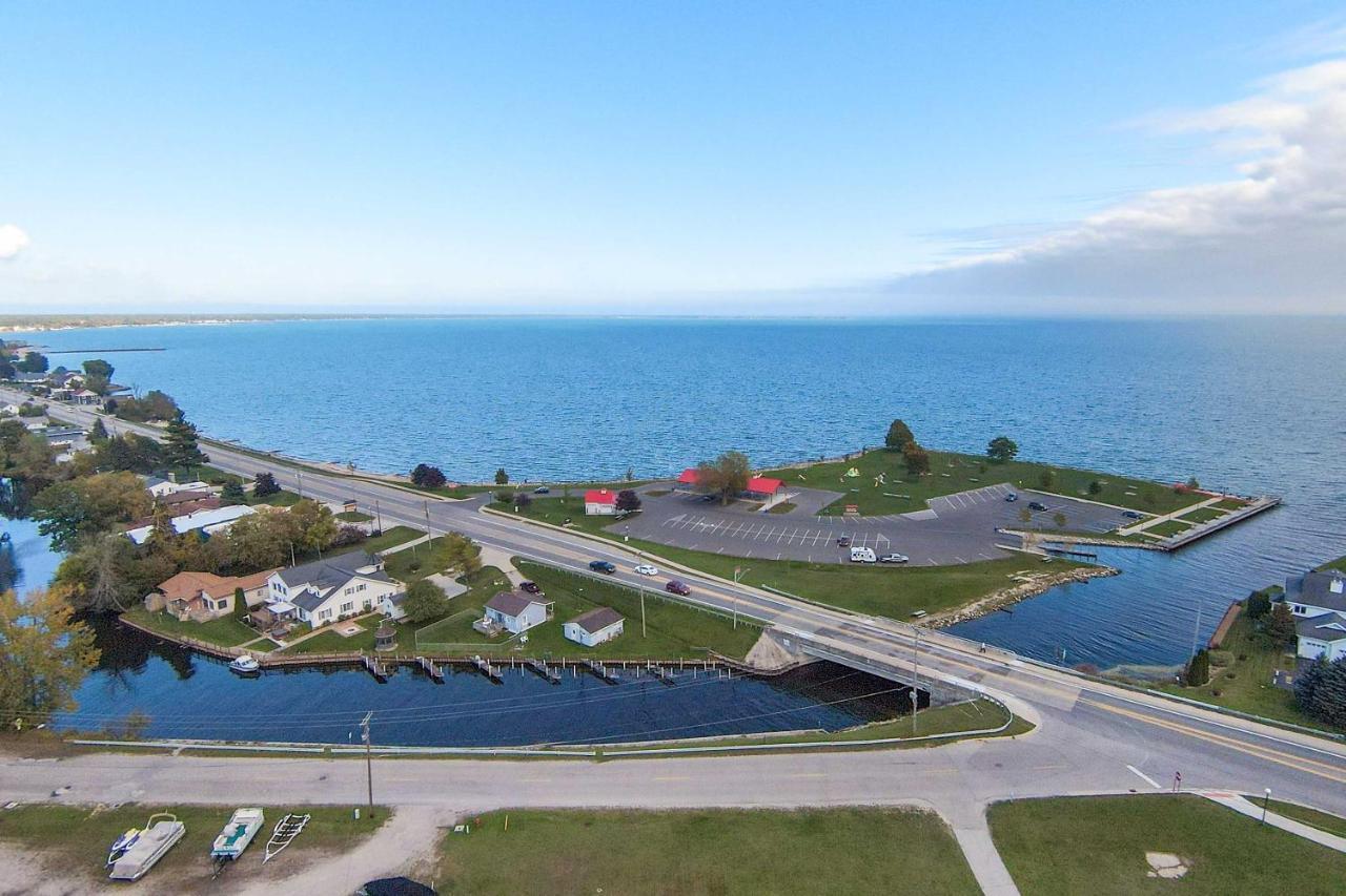 Cozy Tawas City Home With Views Of Lake Huron! Exterior foto