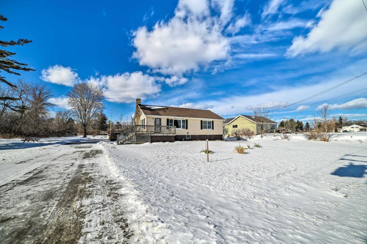 Cozy Tawas City Home With Views Of Lake Huron! Exterior foto
